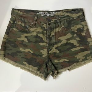 American Eagle camo shorts! 🍃